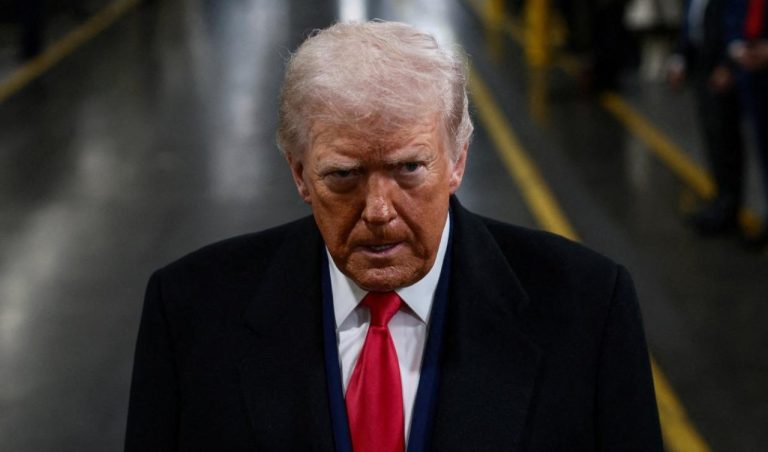 Trump’tan İran’daki göstericilere: Protestolara devam edin