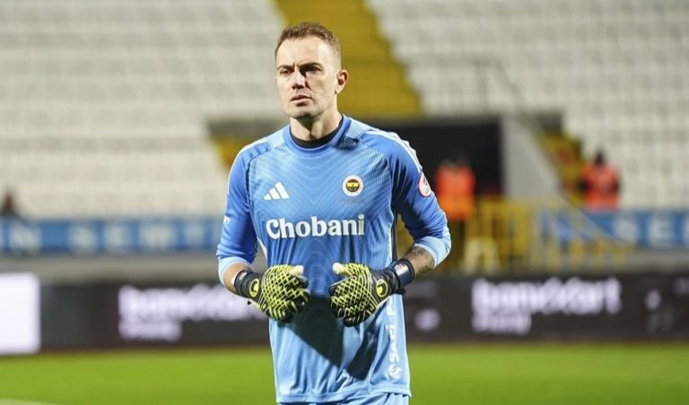Mert Günok Fenerbahçe’de eldiveni aldı