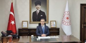 Karaman Valisi Çiçek görevine başladı