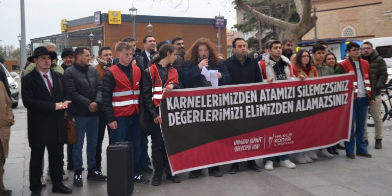 Konya’da liselilerden karne tepkisi