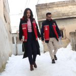 “Kırmızı yelekliler’’ sosyal destek için karlı yolları aşıyor