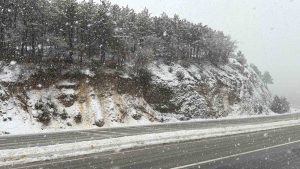 Afyon’un yükseklerine kar yağdı