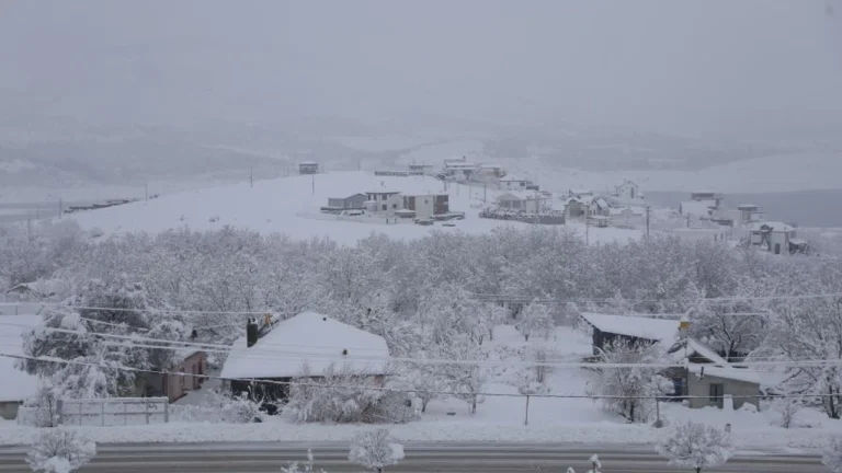 Konya’daki o ilçede kar kalınlığı 50 santimetreye ulaştı