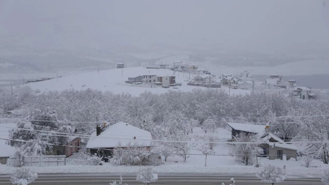 Konya’daki o ilçede kar kalınlığı 50 santimetreye ulaştı