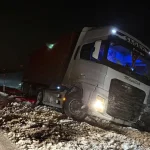 Tam yirmi araç kazaya karıştı! Tırlardan 3’ü makasladı