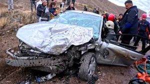 Kafa kafaya çarpıştılar: 6 yaralı var