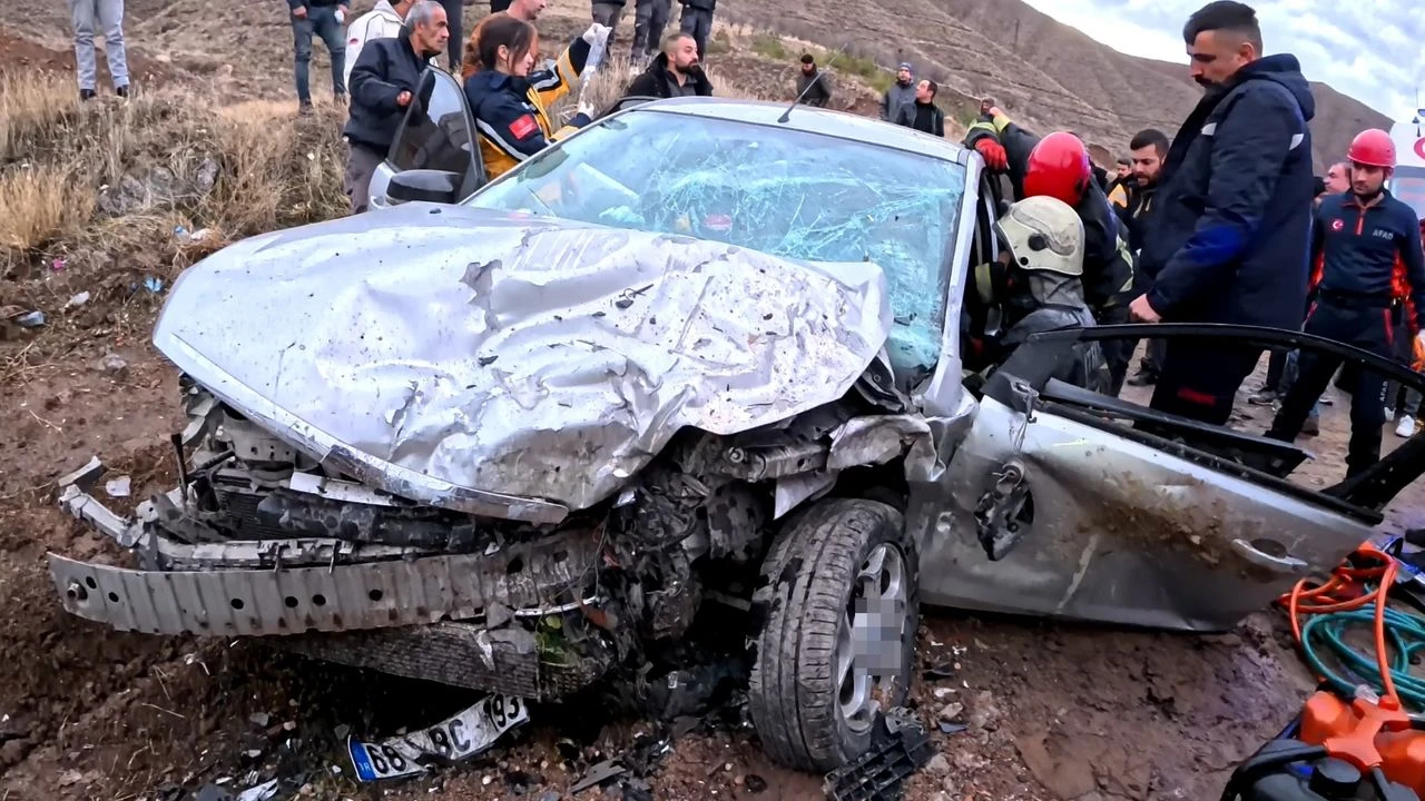 Kafa kafaya çarpıştılar: 6 yaralı var