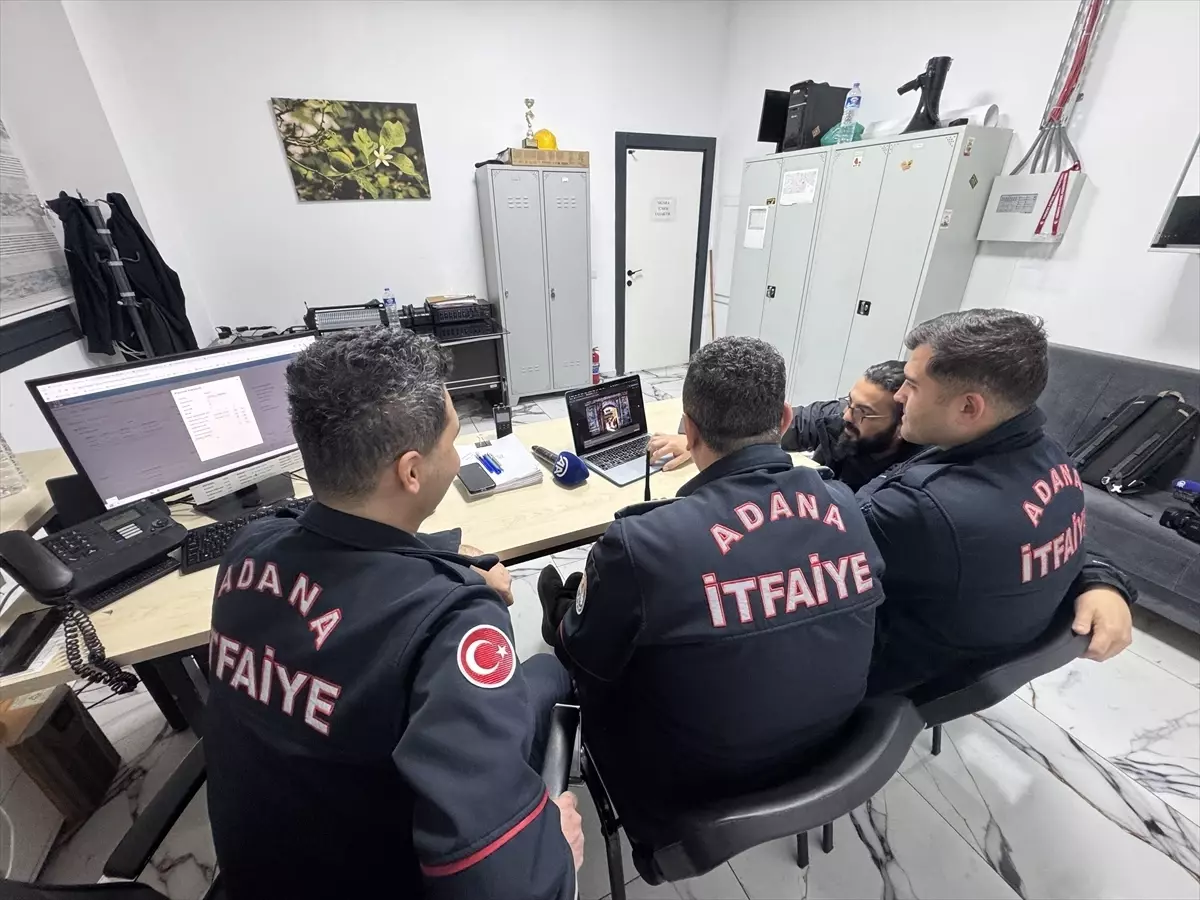 Adana’da itfaiye ekipleri AA’nın “Yılın Kareleri” oylamasına katıldı