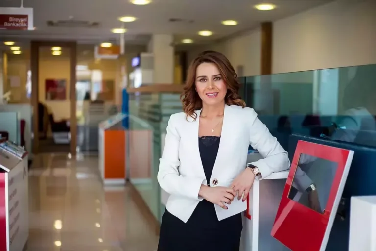 Seçil Erzan Kimdir?
