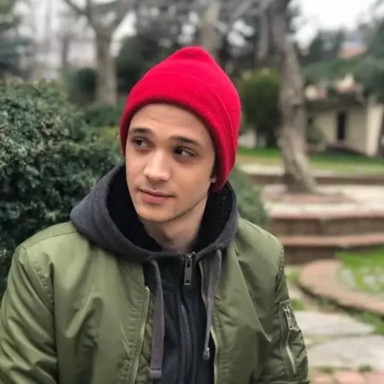 Arda Anarat Kimdir?