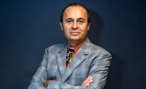 Ayhan Sicimoğlu Kimdir?