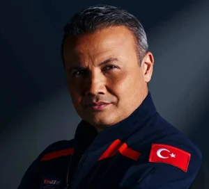 Alper Gezeravcı Kimdir?
