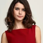Beren Saat Kimdir?