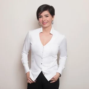 Özlem Gürses Kimdir?