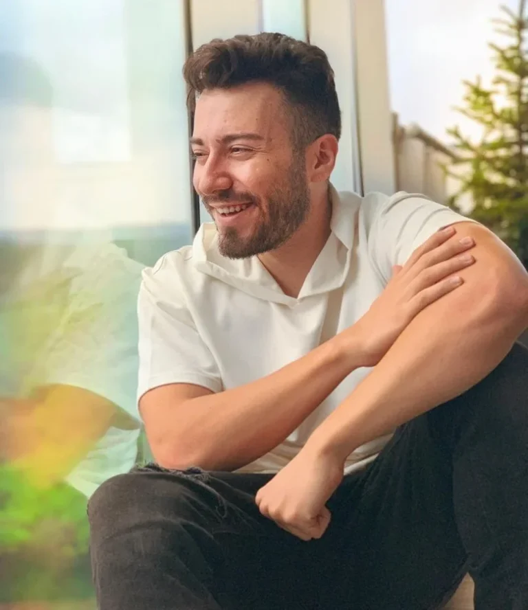 Enes Batur Kimdir?