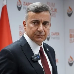 Azmi Karamahmutoğlu Kimdir?