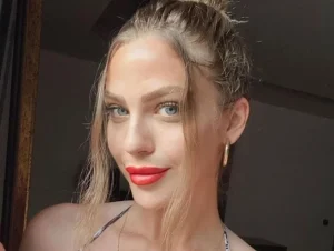 Yasemin Şefkatli Kimdir?