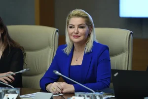 Zahide Yetiş Kimdir?