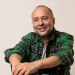 İzzet Çapa Kimdir?