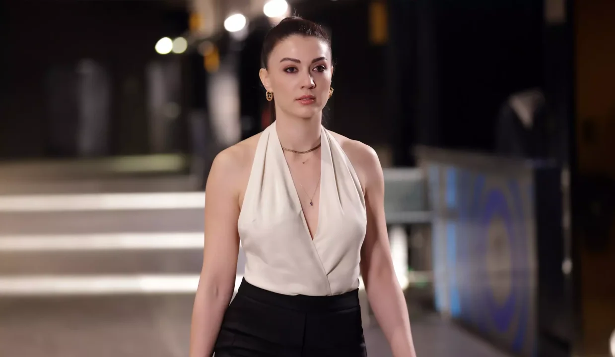 Burcu Özberk Kimdir?