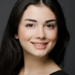 Özge Yağız Kimdir?