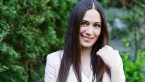 Özge Borak Kimdir?