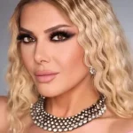 Esra Özmen Kimdir?