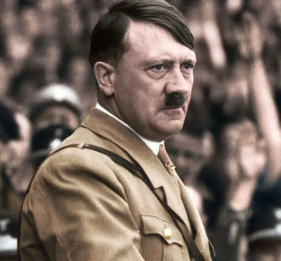 Adolf Hitler Kimdir?