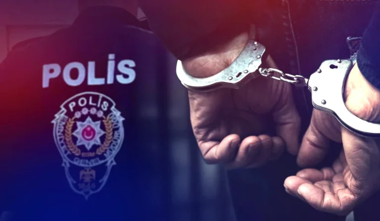 Konsolosluk Önünde Alaycı Sözler: 8 Kişi Gözaltında