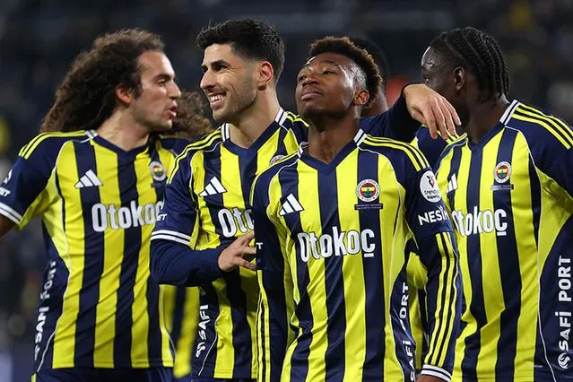 Fenerbahçe'ye bir kötü haber daha! Yıldız isim ameliyat olacak