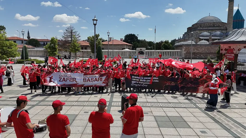 Konya’da küçük kalplerden büyük destek: LGS ve milli takım yan yana!