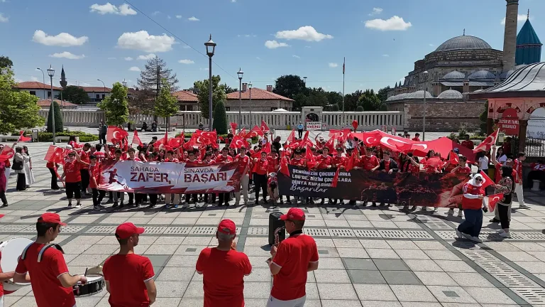 Konya’da küçük kalplerden büyük destek: LGS ve milli takım yan yana!